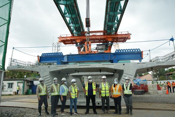 Clark Phase 1 Ceremonial Lifting of its First Pre-cast Segment
